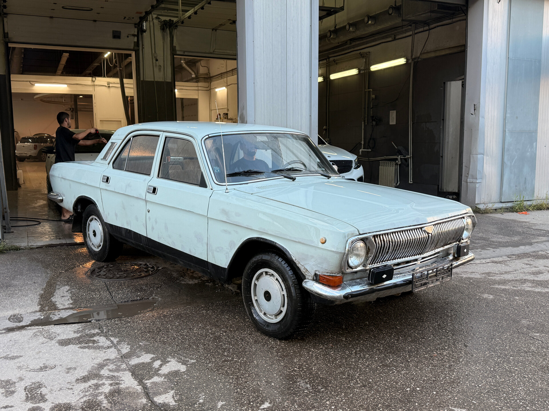 ГАЗ 24 «Волга» 2411 2.4 MT (90 л.с.), 1991