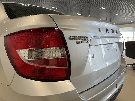 Lada (Ваз) Granta 1.6 MT (106 л.с.), 2026