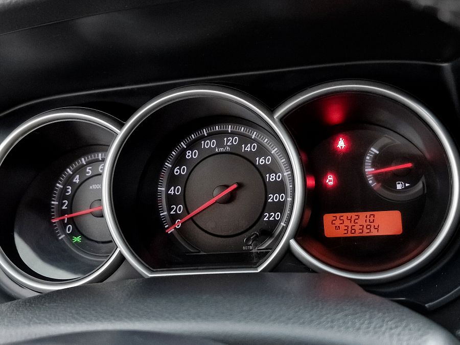 Nissan Tiida 1.6 AT (110 л.с.), 2010