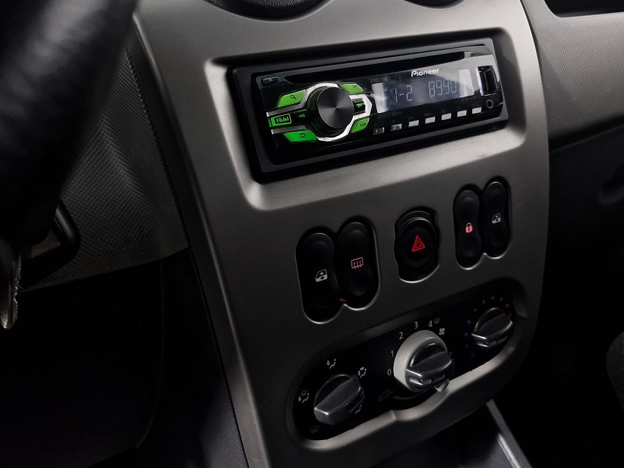 Renault Sandero 1.4 MT (75 л.с.), 2011