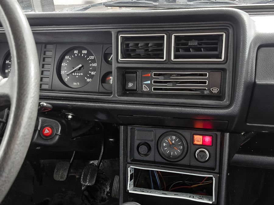 Lada (Ваз) 2107 1.6 MT (73 л.с.), 2010 Lada (Ваз) 2107 1.6 MT (73 л.с.), 2010
