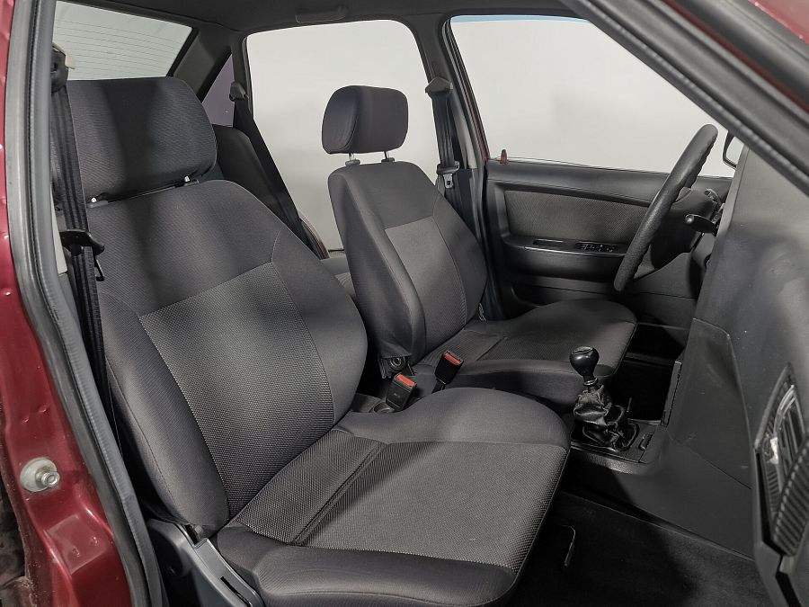 Daewoo Nexia 1.5 MT (80 л.с.), 2010 Daewoo Nexia 1.5 MT (80 л.с.), 2010