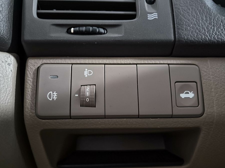 Kia Cerato 1.6 MT (105 л.с.), 2006 Kia Cerato 1.6 MT (105 л.с.), 2006