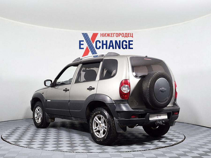 Chevrolet Niva 1.7 MT (80 л.с.) 4WD, 2011