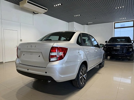Lada (Ваз) Granta 1.6 MT (106 л.с.), 2026