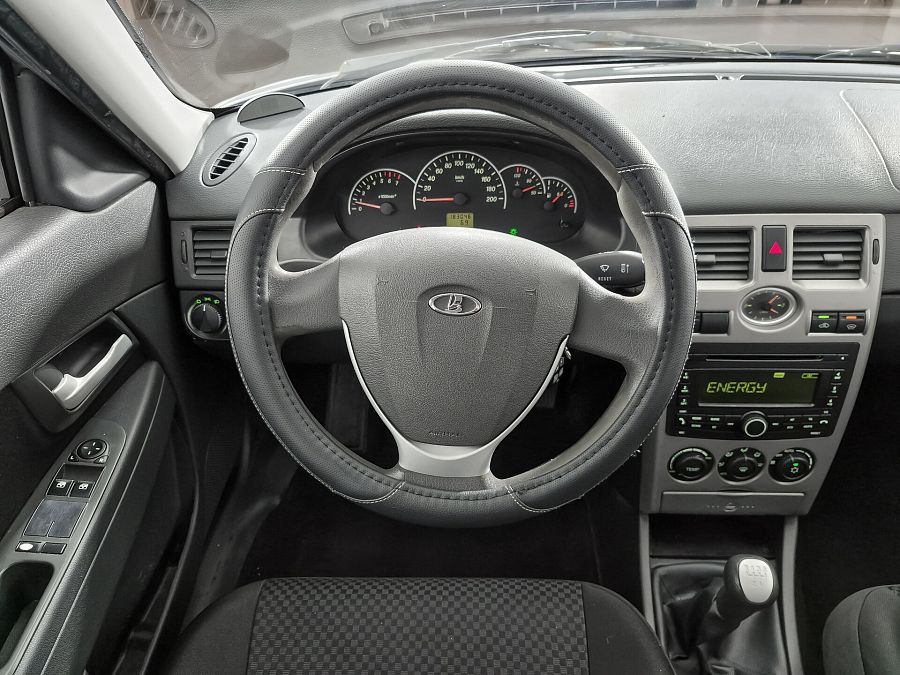 Lada (Ваз) Priora 1.6 MT (98 л.с.), 2012