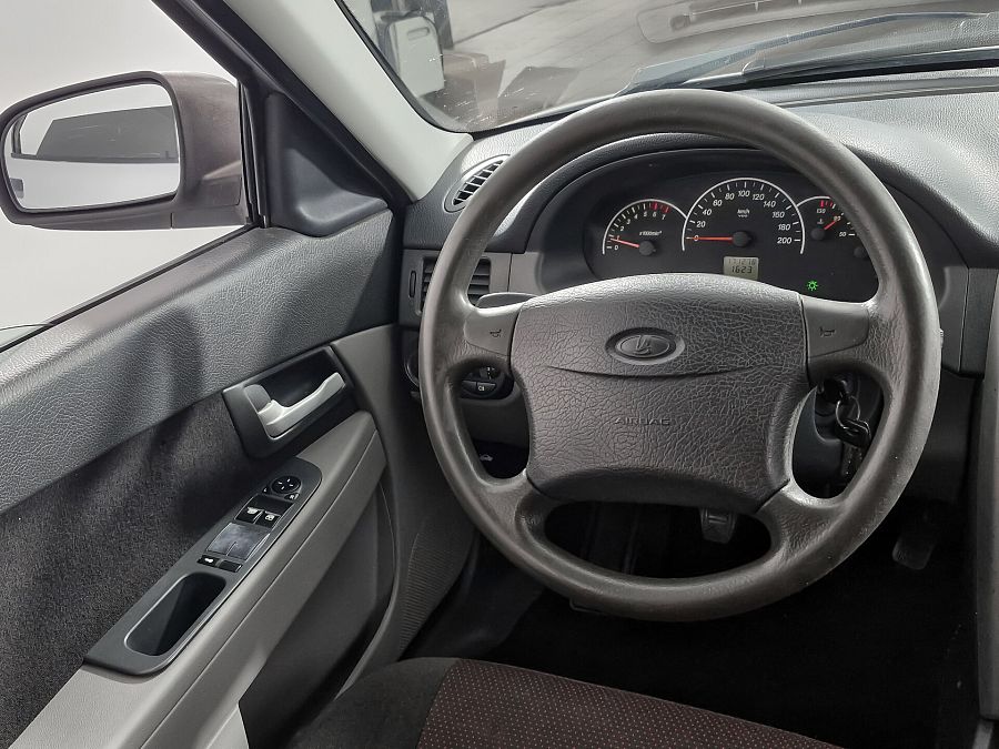 Lada (Ваз) Priora 1.6 MT (98 л.с.), 2010 Lada (Ваз) Priora 1.6 MT (98 л.с.), 2010