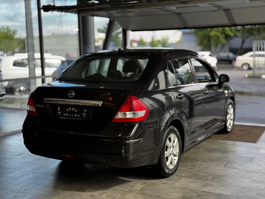 Nissan Tiida 1.6 MT (110 л.с.), 2010