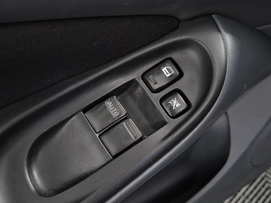 Nissan Almera 1.5 MT (98 л.с.), 2005 Nissan Almera 1.5 MT (98 л.с.), 2005
