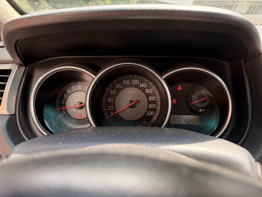 Nissan Tiida 1.6 MT (110 л.с.), 2007