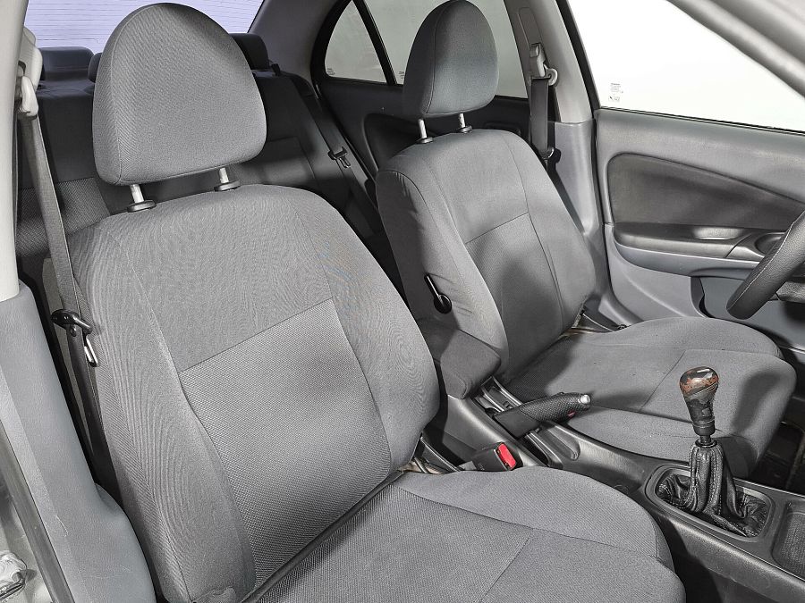 Nissan Almera 1.5 MT (98 л.с.), 2005 Nissan Almera 1.5 MT (98 л.с.), 2005
