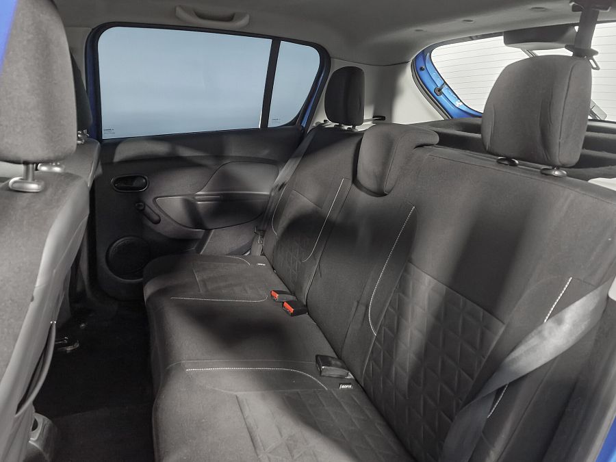 Renault Sandero Stepway 1.6 AMT (82 л.с.), 2015 Renault Sandero Stepway 1.6 AMT (82 л.с.), 2015