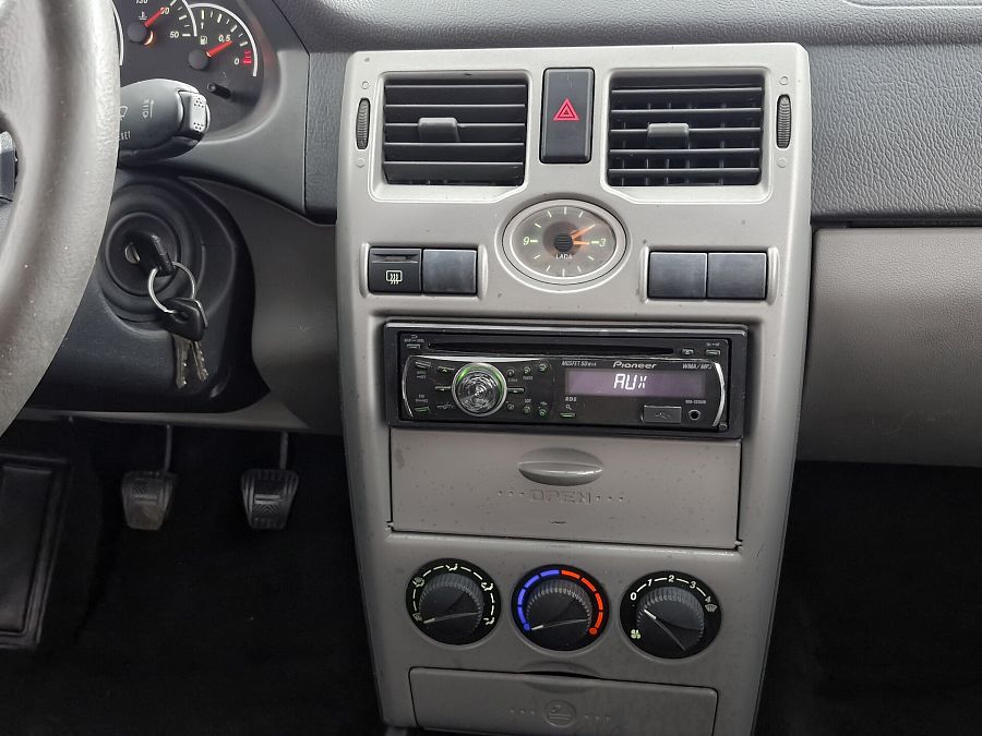 Lada (Ваз) Priora 1.6 MT (98 л.с.), 2010 Lada (Ваз) Priora 1.6 MT (98 л.с.), 2010
