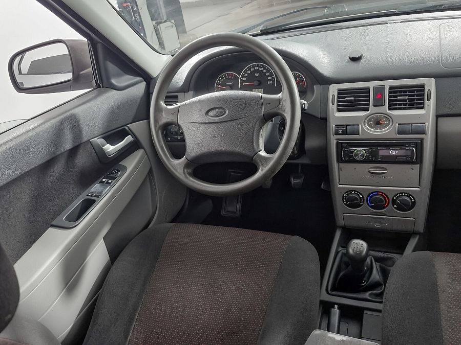 Lada (Ваз) Priora 1.6 MT (98 л.с.), 2010 Lada (Ваз) Priora 1.6 MT (98 л.с.), 2010