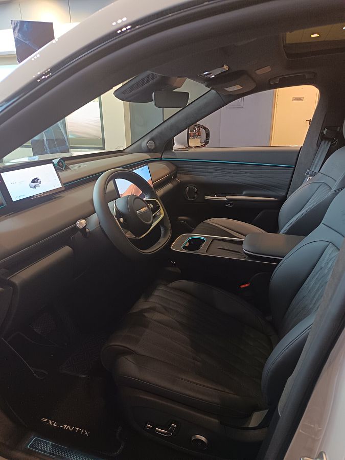 Exeed Exlantix ET 1.5hyb AT (469 л.с.) 4WD, 2026 Exeed Exlantix ET 1.5hyb AT (469 л.с.) 4WD, 2026