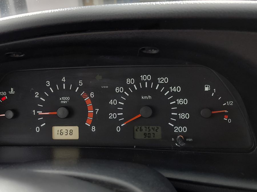 Chevrolet Niva 1.7 MT (80 л.с.) 4WD, 2012 Chevrolet Niva 1.7 MT (80 л.с.) 4WD, 2012
