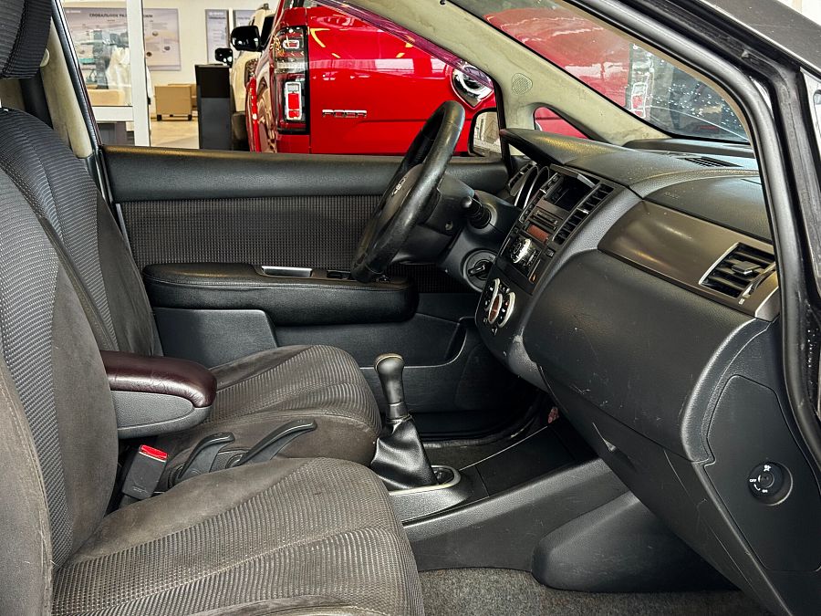 Nissan Tiida 1.6 MT (110 л.с.), 2010