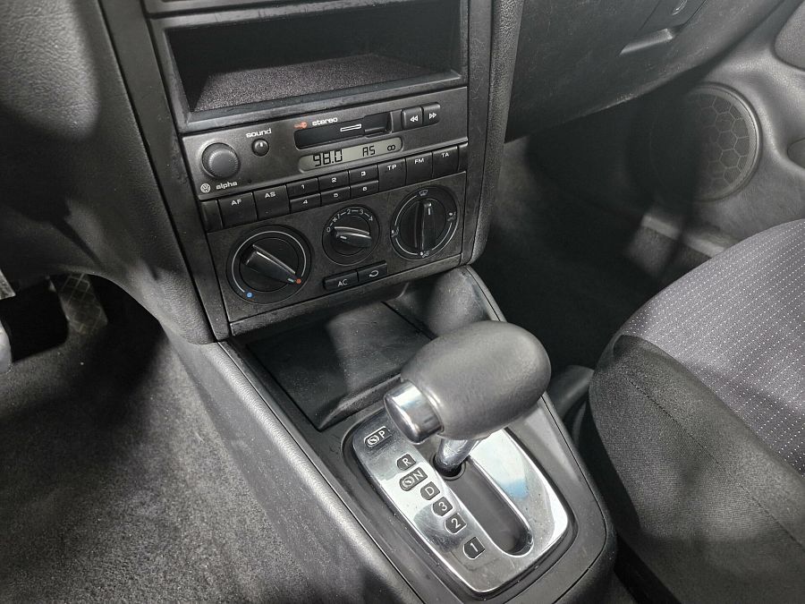Volkswagen Golf 1.6 AT (102 л.с.), 2002 Volkswagen Golf 1.6 AT (102 л.с.), 2002